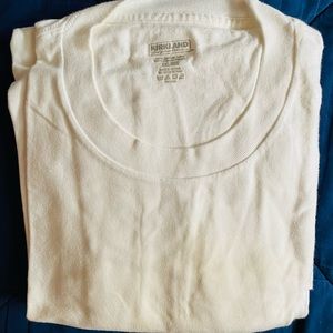 6 Kirkland white t’s